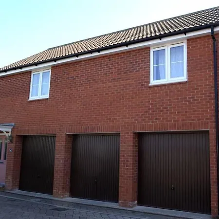 1 Double With Twin Beds In A 2 Bedroom Shared *