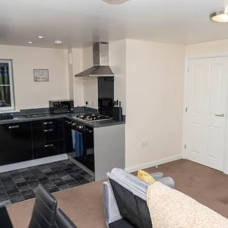 1 Double With Twin Beds In A 2 Bedroom Shared Bristol