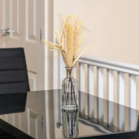 1 Double With Twin Beds In A 2 Bedroom Shared Appartement