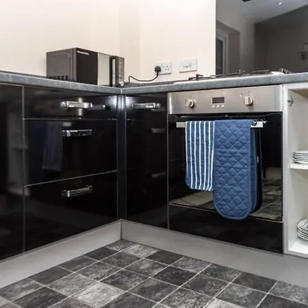 Apartman 1 Double With Twin Beds In A 2 Bedroom Shared *