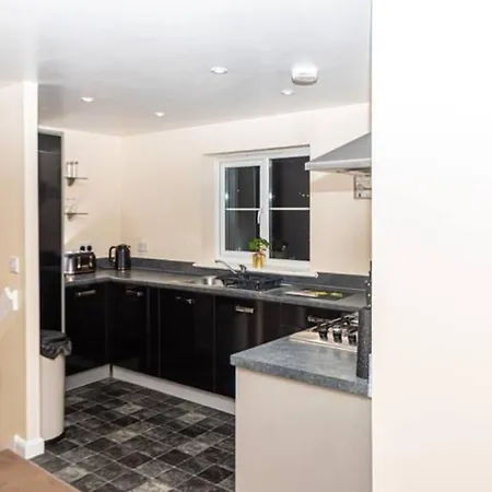 1 Double With Twin Beds In A 2 Bedroom Shared Appartement