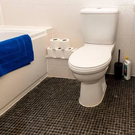 1 Double With Twin Beds In A 2 Bedroom Shared
