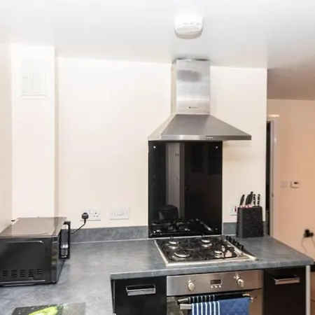Apartman 1 Double With Twin Beds In A 2 Bedroom Shared Bristol