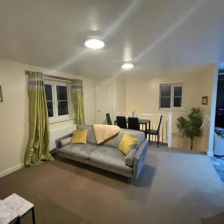 شقة 1 Double With Twin Beds In A 2 Bedroom Shared بريستول